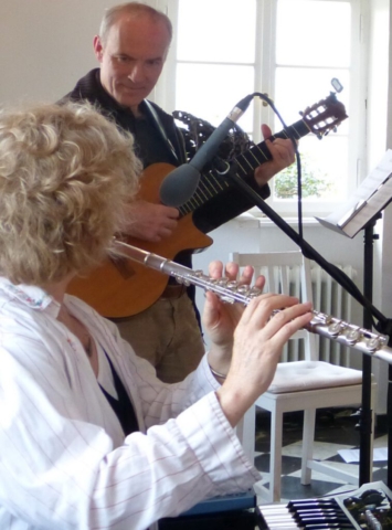 mit Atirup. http://www.myspace.com/atirupmusic ] mit Atirup. http://www.myspace.com/atirupmusic